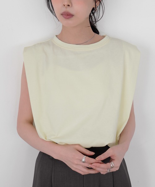 LIAN(リアン)の「【新色追加】ショルダータックトップス(Tシャツ/カットソー・レディース・ブラック/ブラウン/イエロー/オフホワイト・FREE)」の8枚目の写真