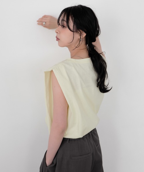 LIAN(リアン)の「【新色追加】ショルダータックトップス(Tシャツ/カットソー・レディース・ブラック/ブラウン/イエロー/オフホワイト・FREE)」の9枚目の写真