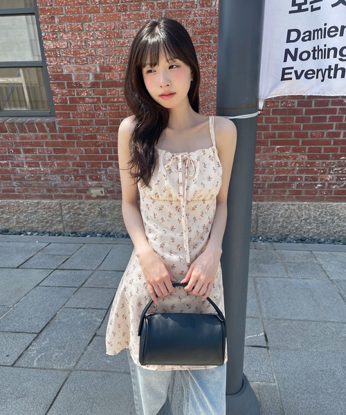 UNE MANSION(ユヌマンション)の「【肩紐調節可能】ラブリー花柄フロントリボンバックストリングレイヤードキャミソールミニワンピース(キャミソール・レディース・アイボリー/ブラック・FREE)」の19枚目の写真