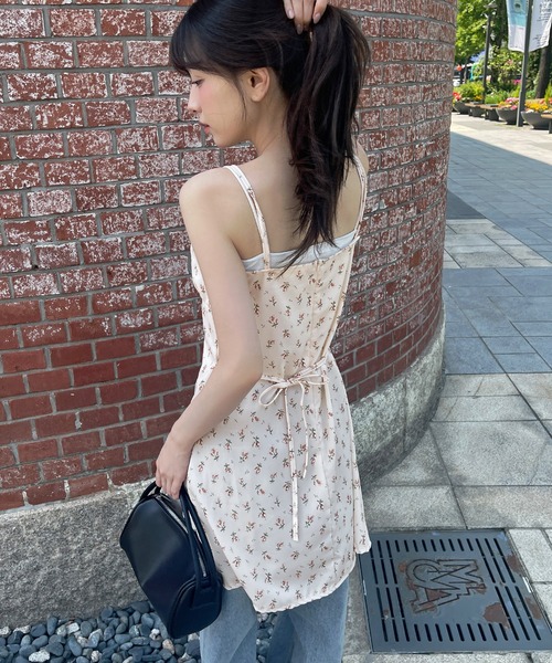 UNE MANSION(ユヌマンション)の「【肩紐調節可能】ラブリー花柄フロントリボンバックストリングレイヤードキャミソールミニワンピース(キャミソール・レディース・アイボリー/ブラック・FREE)」の17枚目の写真