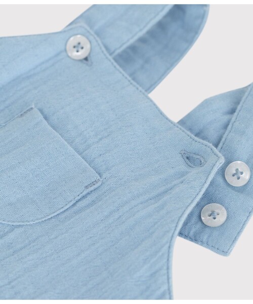 PETIT BATEAU(プチバトー)の「ダブルガーゼショートサロペット(サロペット/オーバーオール・キッズ・ライトブルー・6MONTH/12MONTH/18MONTH)」の4枚目の写真