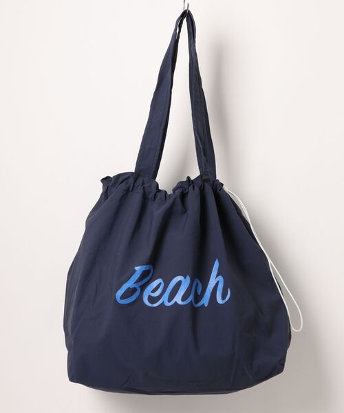 BY THE BAY(バイザベイ)の「【大容量・軽量】"Beach"ロゴ巾着ショルダーバッグ/4色展開 海・旅行 夏カジュアル マザーズバッグにも(ショルダーバッグ・レディース・ベージュ/ネイビー/レッド/アイボリー・FREE)」の11枚目の写真