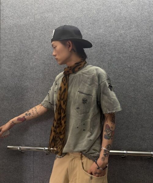 ROARINGRAD（ロアリングラド）の「ウォッシュドデストロイドTシャツグレー（Tシャツ/カットソー・メンズ・その他・MEDIUM/LARGE）」の2枚目の写真
