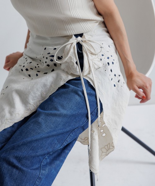 LEIN(リーン)の「コットンリネン切り抜き刺繍2WAYキャミソール(その他トップス・レディース・オフホワイト/ブラック・FREE)」の6枚目の写真