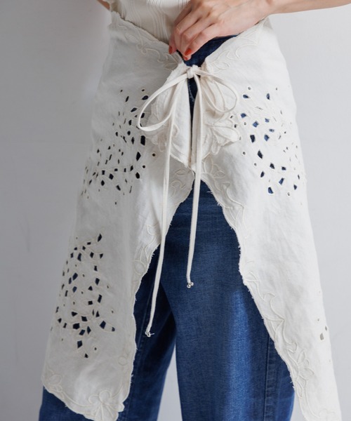 LEIN(リーン)の「コットンリネン切り抜き刺繍2WAYキャミソール(その他トップス・レディース・オフホワイト/ブラック・FREE)」の15枚目の写真