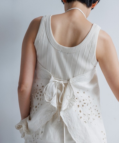 LEIN(リーン)の「コットンリネン切り抜き刺繍2WAYキャミソール(その他トップス・レディース・オフホワイト/ブラック・FREE)」の4枚目の写真