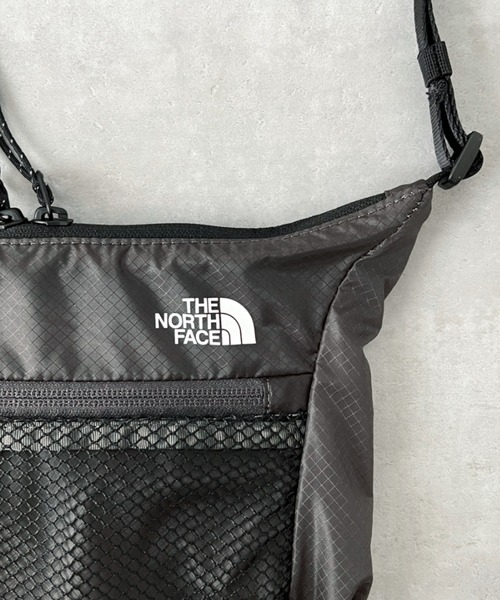 THE NORTH FACE（ザノースフェイス）の「THE NORTH FACE(ザ・ノースフェイス)/2WAY 軽量 ショルダーバッグ ロゴプリント /ULTRA-Z BUCKLE CROSS BAG（ショルダーバッグ・レディース・ホワイト/チャコールグレー/サンドベージュ・FREE）」の7枚目の写真