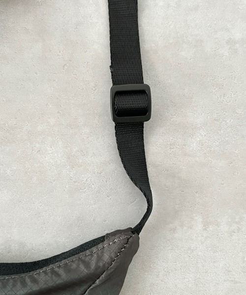 THE NORTH FACE（ザノースフェイス）の「THE NORTH FACE(ザ・ノースフェイス)/2WAY 軽量 ショルダーバッグ ロゴプリント /ULTRA-Z BUCKLE CROSS BAG（ショルダーバッグ・レディース・ホワイト/チャコールグレー/サンドベージュ・FREE）」の12枚目の写真