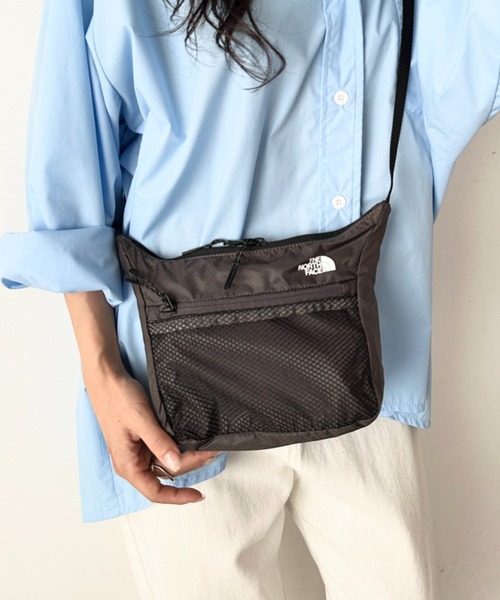 THE NORTH FACE（ザノースフェイス）の「THE NORTH FACE(ザ・ノースフェイス)/2WAY 軽量 ショルダーバッグ ロゴプリント /ULTRA-Z BUCKLE CROSS BAG（ショルダーバッグ・レディース・ホワイト/チャコールグレー/サンドベージュ・FREE）」の17枚目の写真