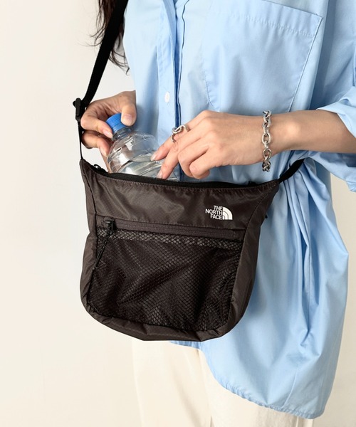 THE NORTH FACE（ザノースフェイス）の「THE NORTH FACE(ザ・ノースフェイス)/2WAY 軽量 ショルダーバッグ ロゴプリント /ULTRA-Z BUCKLE CROSS BAG（ショルダーバッグ・レディース・ホワイト/チャコールグレー/サンドベージュ・FREE）」の5枚目の写真