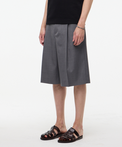 LEARVE(ルアブ)の「ウールブレンドバミューダパンツグレー(その他パンツ・メンズ・その他・SMALL/MEDIUM/LARGE)」の1枚目の写真