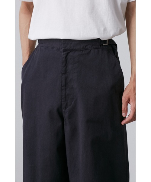 Y(ワイ)の「Y / ORGANIC COTTON CHINO ADJUSTER TROUSERS(その他パンツ・メンズ・ネイビー/ホワイト・SMALL)」の7枚目の写真