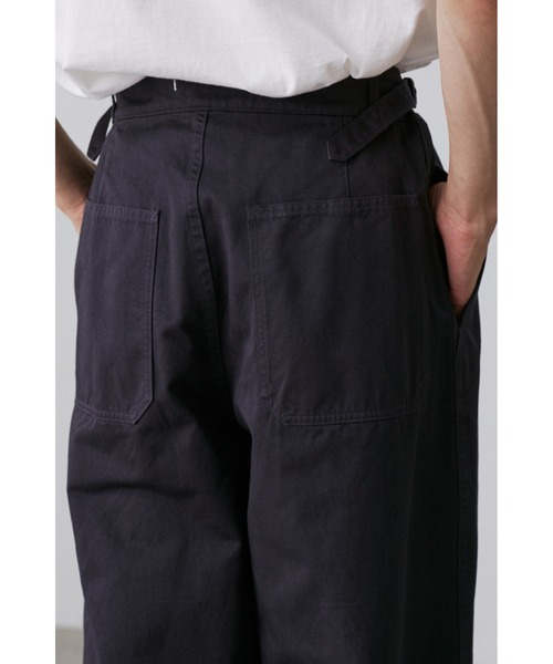 Y(ワイ)の「Y / ORGANIC COTTON CHINO ADJUSTER TROUSERS(その他パンツ・メンズ・ネイビー/ホワイト・SMALL)」の8枚目の写真