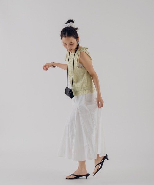 MUHET（ミュエータ）の「side button flare skirt / サイドボタンフレアスカート（スカート・レディース・チャコールグレー/ネイビー/オフホワイト・LARGE/MEDIUM）」の9枚目の写真