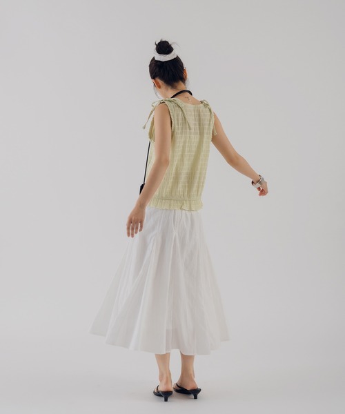 MUHET（ミュエータ）の「side button flare skirt / サイドボタンフレアスカート（スカート・レディース・チャコールグレー/ネイビー/オフホワイト・LARGE/MEDIUM）」の10枚目の写真
