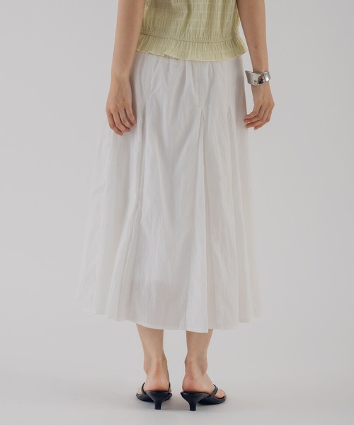 MUHET（ミュエータ）の「side button flare skirt / サイドボタンフレアスカート（スカート・レディース・チャコールグレー/ネイビー/オフホワイト・LARGE/MEDIUM）」の6枚目の写真