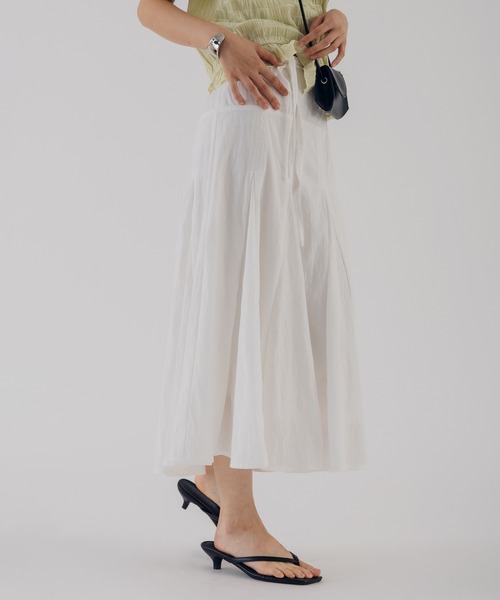 MUHET（ミュエータ）の「side button flare skirt / サイドボタンフレアスカート（スカート・レディース・チャコールグレー/ネイビー/オフホワイト・LARGE/MEDIUM）」の5枚目の写真