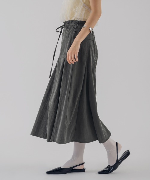 MUHET（ミュエータ）の「side button flare skirt / サイドボタンフレアスカート（スカート・レディース・チャコールグレー/ネイビー/オフホワイト・LARGE/MEDIUM）」の18枚目の写真
