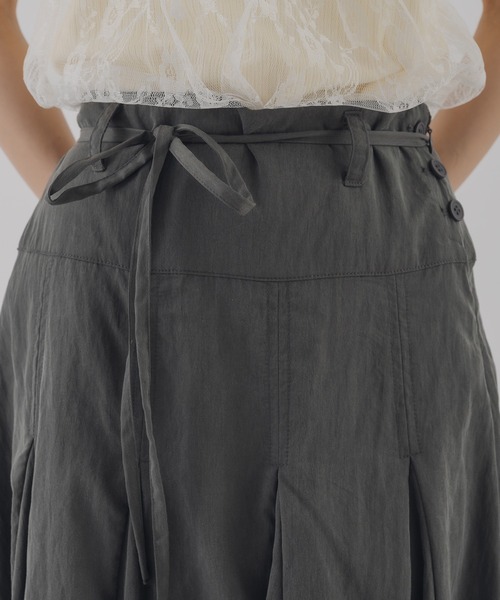 MUHET（ミュエータ）の「side button flare skirt / サイドボタンフレアスカート（スカート・レディース・チャコールグレー/ネイビー/オフホワイト・LARGE/MEDIUM）」の20枚目の写真