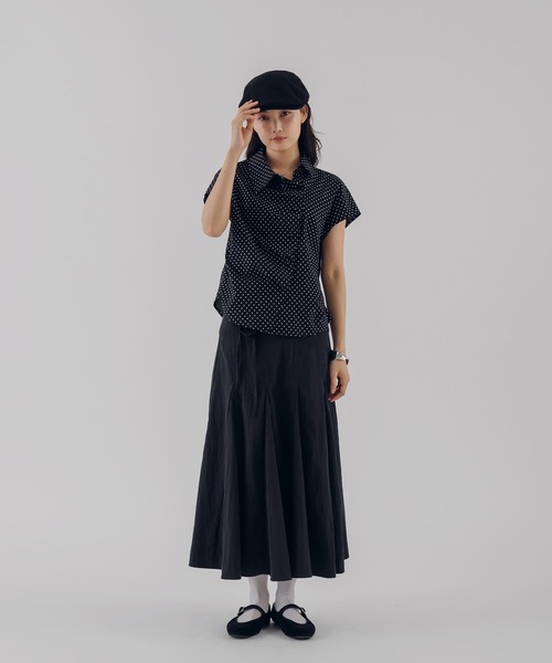 MUHET（ミュエータ）の「side button flare skirt / サイドボタンフレアスカート（スカート・レディース・チャコールグレー/ネイビー/オフホワイト・LARGE/MEDIUM）」の14枚目の写真