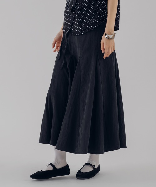 MUHET（ミュエータ）の「side button flare skirt / サイドボタンフレアスカート（スカート・レディース・チャコールグレー/ネイビー/オフホワイト・LARGE/MEDIUM）」の12枚目の写真