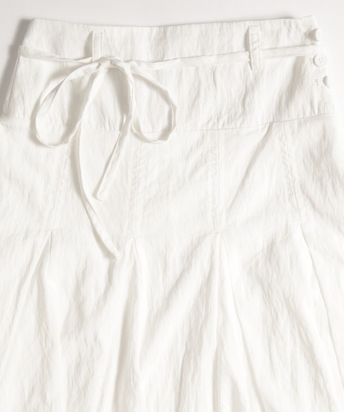 MUHET（ミュエータ）の「side button flare skirt / サイドボタンフレアスカート（スカート・レディース・チャコールグレー/ネイビー/オフホワイト・LARGE/MEDIUM）」の4枚目の写真