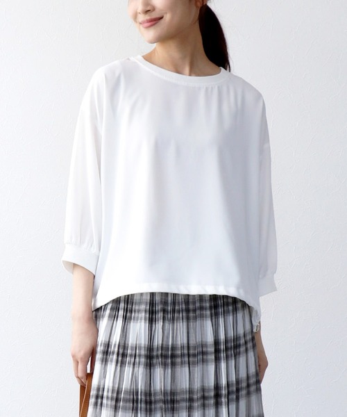 Jines(ジネス)の「ドロストヘムブラウス(Tシャツ/カットソー・レディース・ベージュ/ブラック/ホワイト・38)」の1枚目の写真
