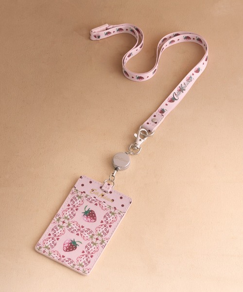 Cath Kidston(キャスキッドソン)の「ランヤード Strawberry Check(パスケース・レディース・ピンク・FREE)」の1枚目の写真