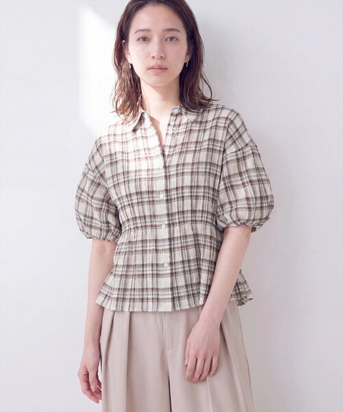 natural couture（ナチュラルクチュール）の「シャーリングデザインチェックブラウス（シャツ/ブラウス・レディース・チャコールグレー/ブラック/オフホワイト/ブルー・FREE）」の5枚目の写真