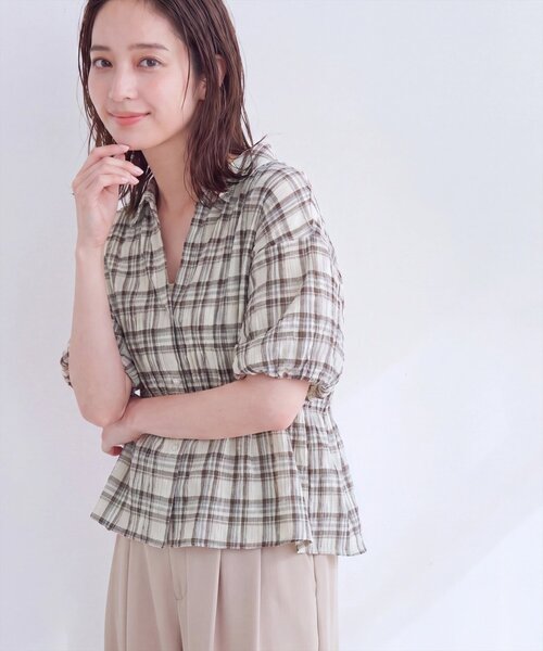 natural couture（ナチュラルクチュール）の「シャーリングデザインチェックブラウス（シャツ/ブラウス・レディース・チャコールグレー/ブラック/オフホワイト/ブルー・FREE）」の6枚目の写真