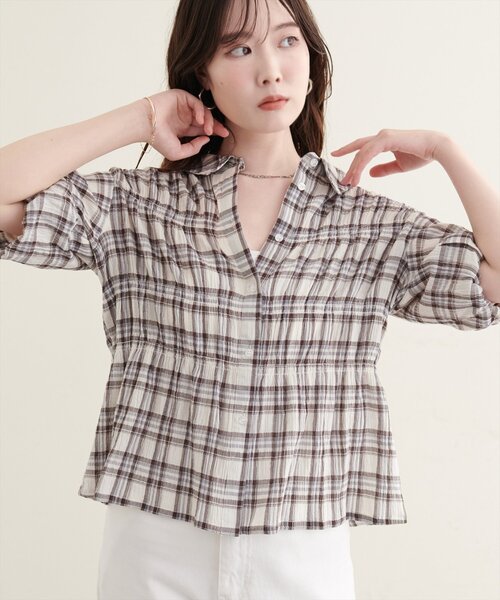 natural couture（ナチュラルクチュール）の「シャーリングデザインチェックブラウス（シャツ/ブラウス・レディース・チャコールグレー/ブラック/オフホワイト/ブルー・FREE）」の11枚目の写真