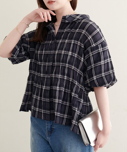 natural couture（ナチュラルクチュール）の「シャーリングデザインチェックブラウス（シャツ/ブラウス・レディース・チャコールグレー/ブラック/オフホワイト/ブルー・FREE）」の14枚目の写真