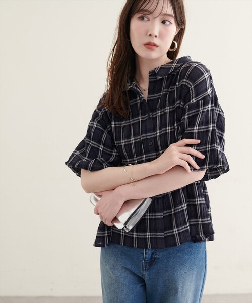 natural couture（ナチュラルクチュール）の「シャーリングデザインチェックブラウス（シャツ/ブラウス・レディース・チャコールグレー/ブラック/オフホワイト/ブルー・FREE）」の16枚目の写真