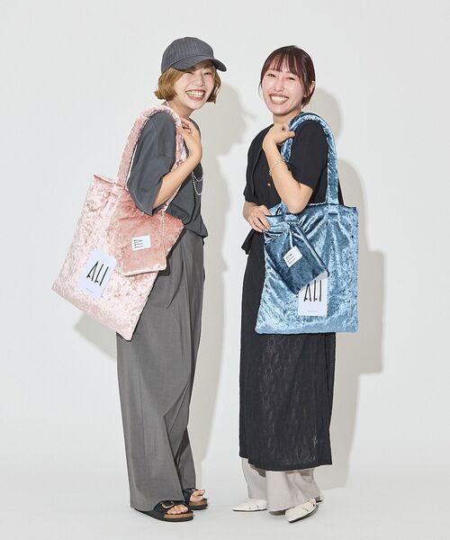 AMERICAN HOLIC(アメリカンホリック)の「パテッドホリホリスクエアポーチ(ポーチ・レディース・ピンク/ブラック/ゴールド/ブルー・FREE)」の16枚目の写真