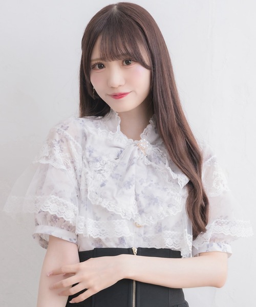 couture BY ROJITA(クチュールバイロジータ)の「ケープフリルブラウス(シャツ/ブラウス・レディース・ホワイト/ブルー/マルチ・FREE)」の1枚目の写真