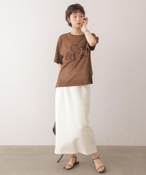 Bou Jeloud(ブージュルード)の「刺しゅうロゴシアーニットTプルオーバー(Tシャツ/カットソー・レディース・レッド/ブラウン・FREE)」の4枚目の写真