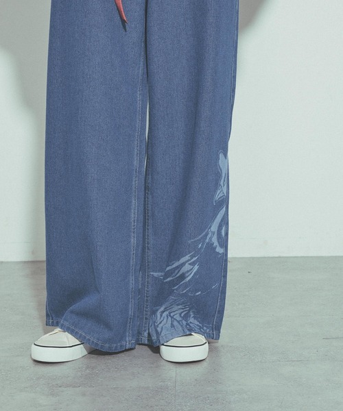 niko and...(ニコアンド)の「モチーフデニムパンツ by MAO KAWASAKI(デニムパンツ・レディース・ライトブルー/ブルー・MEDIUM/LARGE)」の10枚目の写真