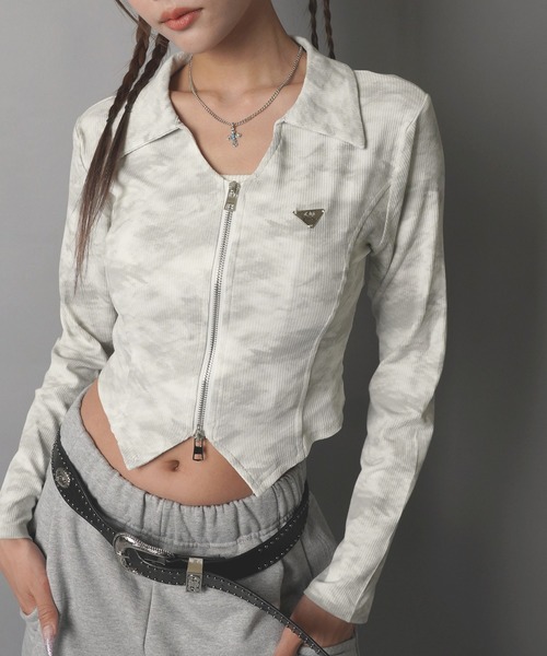 SPINNS(スピンズ)の「長袖ジップカットソー/ムラ染め風/ストリート女子(Tシャツ/カットソー・レディース・ベージュ/ホワイト/ブラック・ONESIZE)」の2枚目の写真