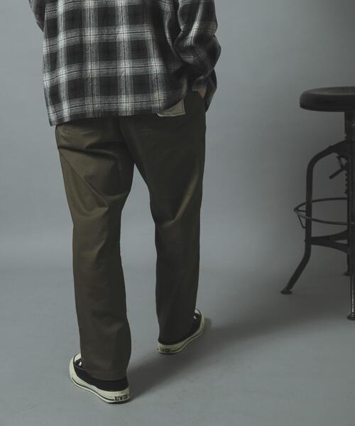ITEMS URBANRESEARCH(アイテムズ アーバンリサーチ)の「ハイストレッチリラックスパンツ(その他パンツ・メンズ・ブラック/ベージュ/インディゴブルー・SMALL/LARGE/MEDIUM)」の21枚目の写真