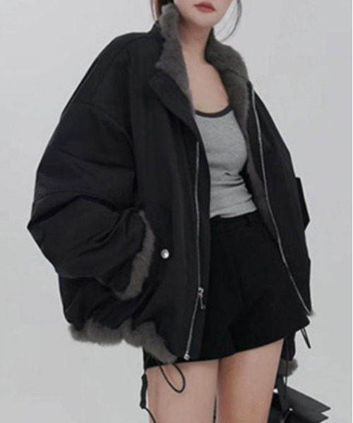 &soiree(アンドソワレ)の「2WAYポケット付きフェイクファーブルゾン(ブルゾン・レディース・カーキ/ブラック・LARGE/MEDIUM/SMALL)」の4枚目の写真