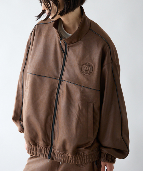PARIS SAINT-GERMAIN(パリサンジェルマン)の「【Paris Saint-Germain 】 JP PIPING TOP Synthetic Leather(その他アウター・メンズ・ブラウン/ブラック・SMALL/MEDIUM/LARGE/X-LARGE)」の2枚目の写真