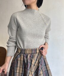 金ボタンリブニット