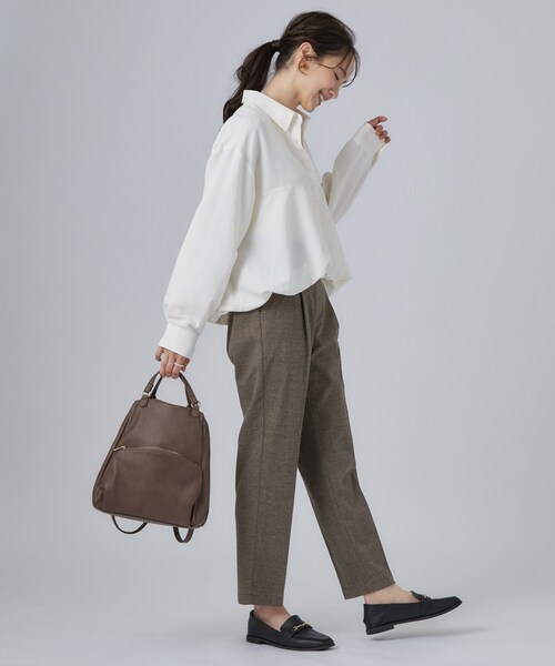 SHOO・LA・RUE（シューラルー）の「【2WAY】ショルダーにもなるリュック（バックパック/リュック・レディース・ブラック/ライトベージュ/ダークブラウン・00）」の7枚目の写真
