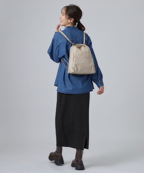 SHOO・LA・RUE（シューラルー）の「【2WAY】ショルダーにもなるリュック（バックパック/リュック・レディース・ブラック/ライトベージュ/ダークブラウン・00）」の9枚目の写真