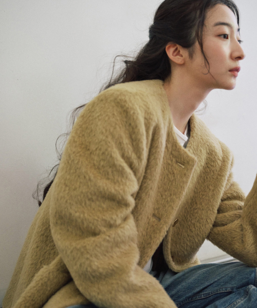 STEP AROUND(ステップアラウンド)の「Suri Arpaca Round Mid Jacket_BEIGE(その他アウター・レディース・その他・FREE)」の2枚目の写真