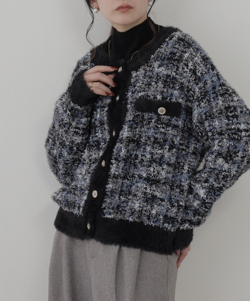 Miunelora（ミューネローラ）の「Miunelora テープヤーンツイードニットカーディガン（カーディガン/ボレロ・レディース・モカ/ネイビー/ブラック・38）」の4枚目の写真
