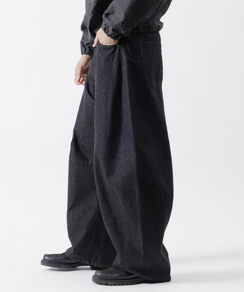 FREAK'S STORE(フリークスストア)の「ワイドシルエット カーブデニムパンツ ワンウォッシュ(デニムパンツ・メンズ・ライトグレー/ブルー/ネイビー/ブラック・MEDIUM/SMALL/LARGE)」の1枚目の写真