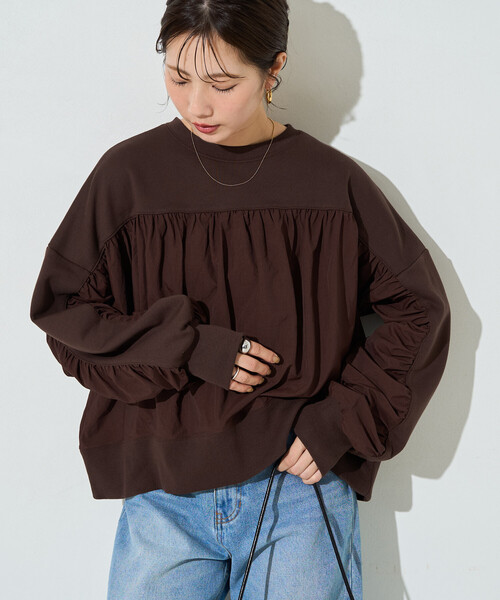 FREAK'S STORE(フリークスストア)の「限定展開 異素材 ドッキング ギャザー ボリューム プルオーバー(スウェット・レディース・ナチュラル/ブラウン/グレー/ブラック・フリ-)」の3枚目の写真