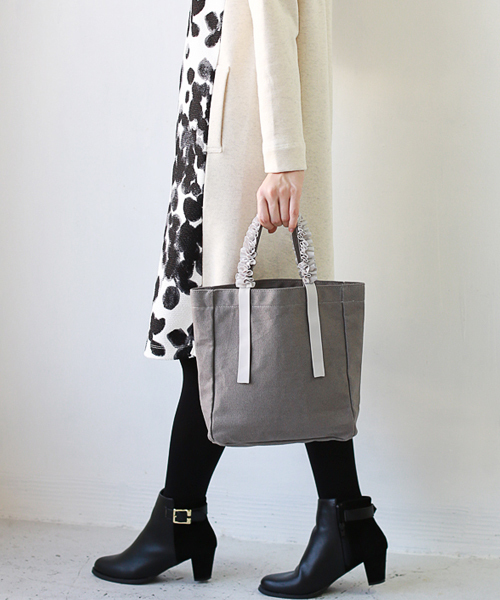 REAL CUBE(リアルキューブ)の「グログランリボンフリルハンドルトートバッグ【Sサイズ】(トートバッグ・レディース・ネイビー/マスタード/オフホワイト/グレー/ブラック/カーキ・S)」の17枚目の写真