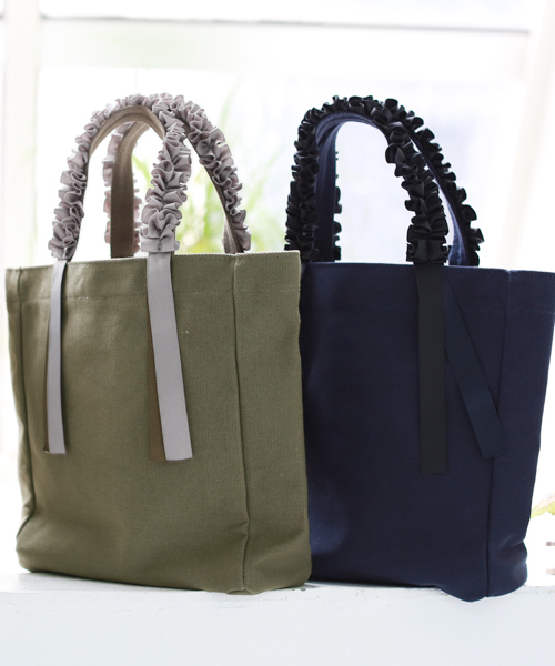 REAL CUBE(リアルキューブ)の「グログランリボンフリルハンドルトートバッグ【Sサイズ】(トートバッグ・レディース・ネイビー/マスタード/オフホワイト/グレー/ブラック/カーキ・S)」の18枚目の写真